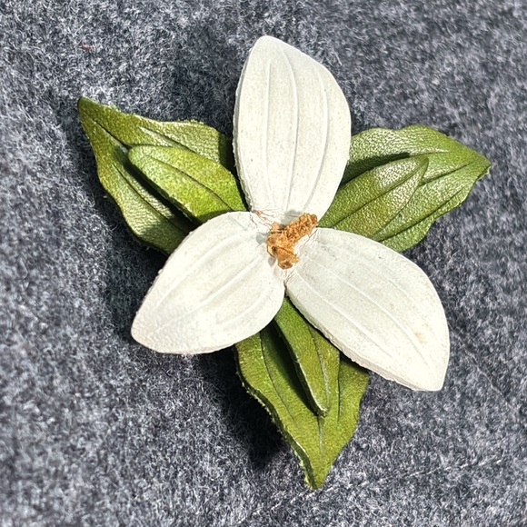 Vintage leather brooch - Picture 3 of 5